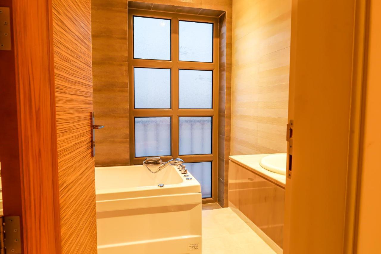 فندق مومنتس ليفنج - Moments living hotel Riaad Buitenkant foto