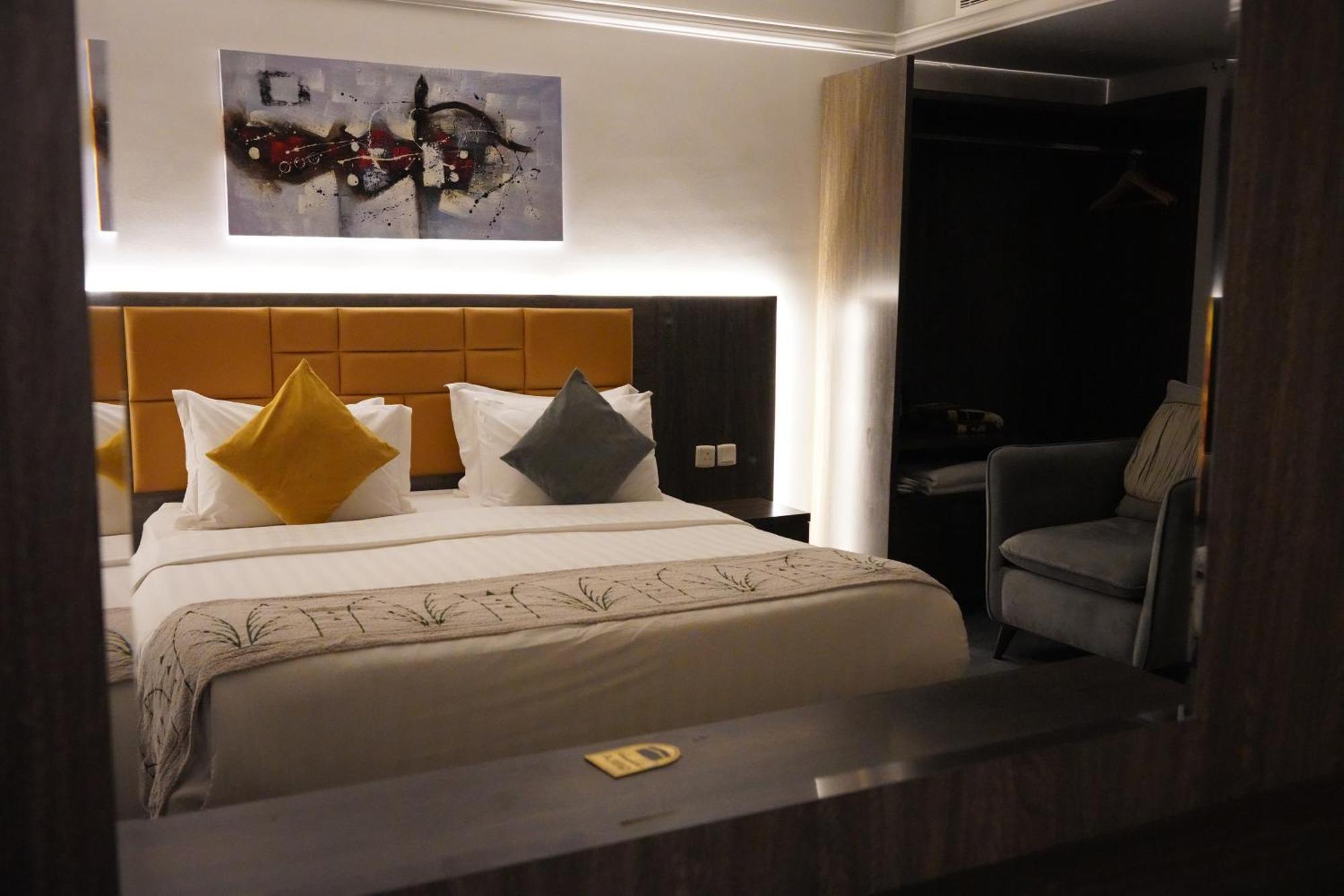 فندق مومنتس ليفنج - Moments living hotel Riaad Buitenkant foto