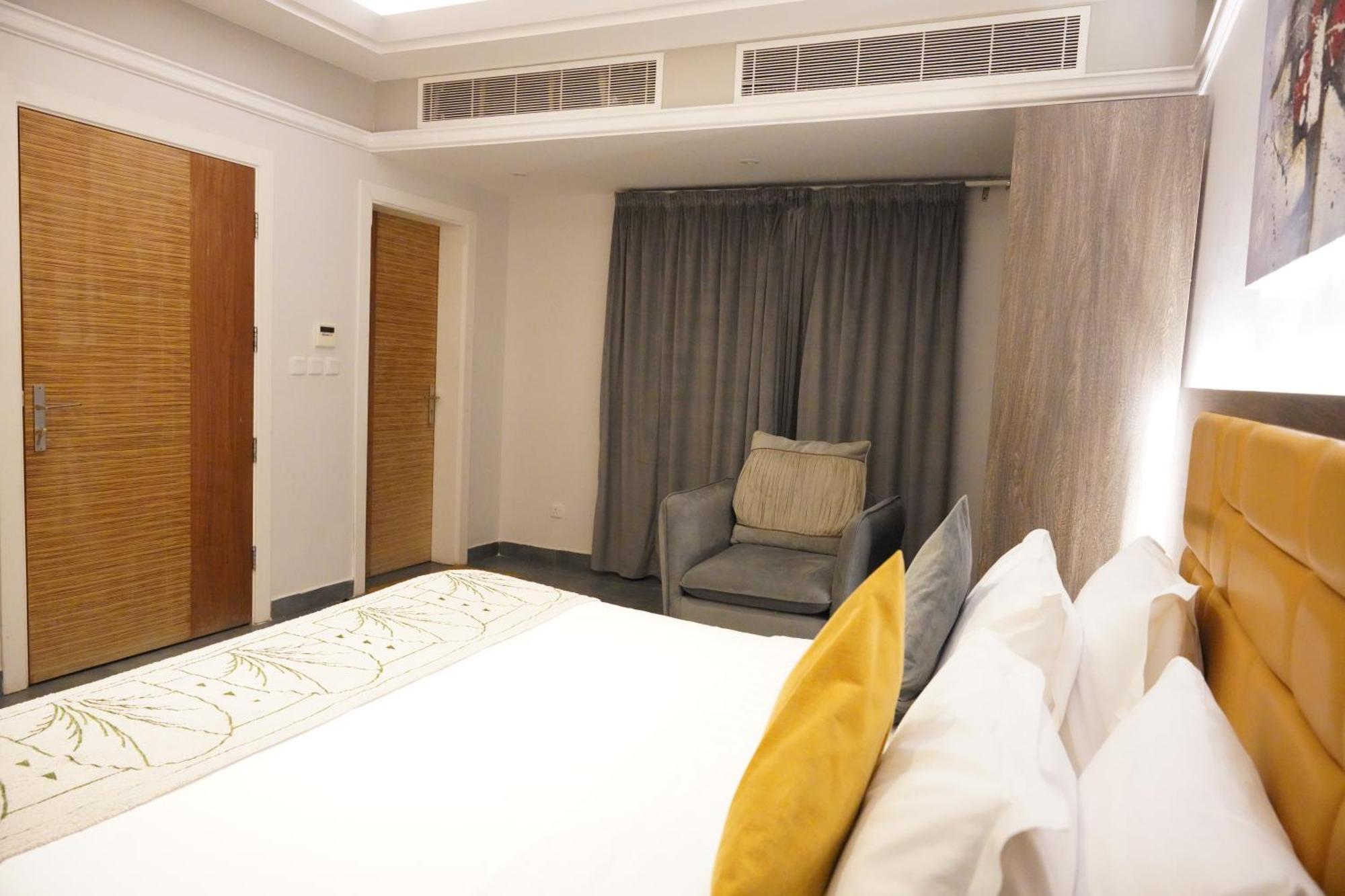 فندق مومنتس ليفنج - Moments living hotel Riaad Buitenkant foto